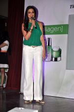 Sonali Bendre at Orliflame launch in Blue Frog, Mumbai on 1st Aug 2014 (64)_53dcccd04d8d7.JPG