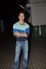 Tiger Shroff snapped in PVR on 1st Aug 2014 (27)_53dcc019c0446.JPG