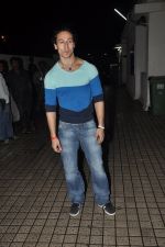 Tiger Shroff snapped in PVR on 1st Aug 2014 (31)_53dcc01f5485f.JPG