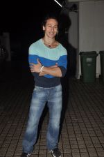 Tiger Shroff snapped in PVR on 1st Aug 2014 (33)_53dcc020a79e5.JPG