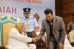 Felicitation to Dr.Kamal Haasan by Chief Guest - H.E. Dr.K.Rosaiah  (23)_53ddd33e42e4c.jpg