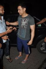 Aamir Khan snapped with fans on 6th Aug 2014 (1)_53e225185cb91.JPG