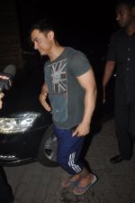 Aamir Khan snapped with fans on 6th Aug 2014 (2)_53e22519d3232.JPG
