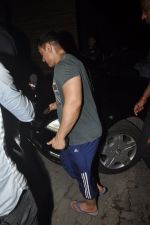 Aamir Khan snapped with fans on 6th Aug 2014 (3)_53e2251b40755.JPG