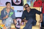 Akshay Kumar, Prakash Raj at the promotion of movie It_s entertainment in south on 4th Aug 2014 (174)_53e1c63548b60.jpg