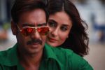 Ajay Devgan, Kareena Kapoor in the still from movie Singham Returns (32)_53e5b71b6d877.jpg