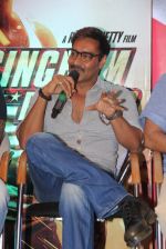 Ajay Devgan at Marathi film Rege promotions in Mumbai on 9th Aug 2014 (76)_53e75558ed4ba.JPG