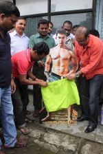 MLA Krishna Hegde makes nude Aaamir wear t-shirt in Parle on 9th Aug 2014 (9)_53e75232013b9.JPG