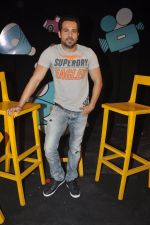 Emraan Hashmi on the sets of Captain Tiao in Mumbai on 10th Aug 2014 (23)_53e8bdcb370a7.JPG