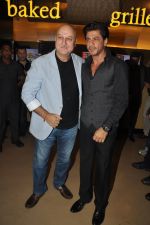 Anupam Kher, Shahrukh Khan at the launch of trailer Ekkees Toppon Ki Salaami in PVR on 11th Aug 2014 (541)_53ea1986c7ec3.JPG