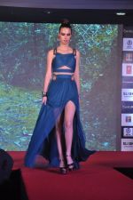 Model on ramp to promote Creature 3d film in R City Mall, Mumbai on 12th Aug 2014 (429)_53eb6f1a6e2ef.JPG