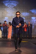 Jackie Shroff walks for Manish Malhotra Show in Mumbai on 14th Aug 2014 (328)_53ede97e56ae4.JPG
