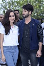 Shraddha Kapoor, Shahid Kapoor at Haider promotions at Umang College festival  in Parle, Mumbai on 15th Aug 2014 (9)_53ef4ae6a93a6.JPG