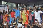 Bipasha Basu, Chunky Pandey at Ram Kadam Dahi Handi in Mumbai on 18th Aug 2014 (108)_53f3109f26b4d.JPG