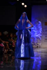 Model walk the ramp for Amit Aggarwal at Lakme Fashion Week Winter Festive 2014 Day 1 on 19th Aug 2014 (1188)_53f464252e4e7.JPG