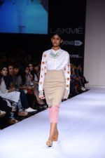 Model walk the ramp for Archana Rao at Lakme Fashion Week Winter Festive 2014 Day 2 on 20th Aug 2014 (10)_53f481238c0d2.JPG