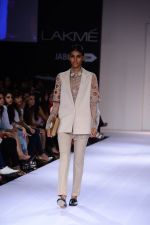 Model walk the ramp for Archana Rao at Lakme Fashion Week Winter Festive 2014 Day 2 on 20th Aug 2014 (17)_53f4812ce0a8a.JPG