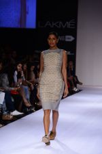Model walk the ramp for Archana Rao at Lakme Fashion Week Winter Festive 2014 Day 2 on 20th Aug 2014 (3)_53f48119975b6.JPG