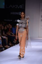 Model walk the ramp for Archana Rao at Lakme Fashion Week Winter Festive 2014 Day 2 on 20th Aug 2014 (43)_53f4814f8228f.JPG