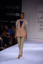 Model walk the ramp for Archana Rao at Lakme Fashion Week Winter Festive 2014 Day 2 on 20th Aug 2014 (50)_53f4815898ef5.JPG