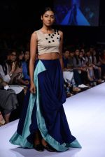 Model walk the ramp for Archana Rao at Lakme Fashion Week Winter Festive 2014 Day 2 on 20th Aug 2014 (61)_53f48167bfa91.JPG