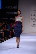 Model walk the ramp for Archana Rao at Lakme Fashion Week Winter Festive 2014 Day 2 on 20th Aug 2014 (63)_53f4816b386f8.JPG