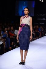 Model walk the ramp for Archana Rao at Lakme Fashion Week Winter Festive 2014 Day 2 on 20th Aug 2014 (67)_53f481709808b.JPG