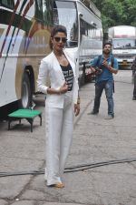 Priyanka Chopra promotes Mary Kom On the sets Jhalak Dikhhla Jaa 6 in Mumbai on 19th Aug 2014(81)_53f434e40dc1a.JPG