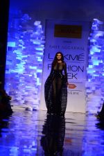 Sushmita Sen walk the ramp for Amit Aggarwal at Lakme Fashion Week Winter Festive 2014 Day 1 on 19th Aug 2014 (779)_53f46369738cb.JPG