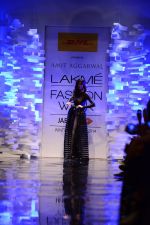 Sushmita Sen walk the ramp for Amit Aggarwal at Lakme Fashion Week Winter Festive 2014 Day 1 on 19th Aug 2014 (813)_53f463984f115.JPG