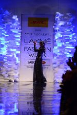 Sushmita Sen walk the ramp for Amit Aggarwal at Lakme Fashion Week Winter Festive 2014 Day 1 on 19th Aug 2014 (814)_53f4639b3f7b5.JPG
