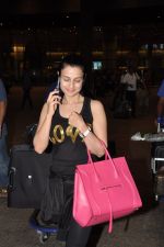 Ameesha Patel snapped at airport as she returns from Bangkok from a ad shoot in mumbai on 20th Aug 2014 (17)_53f5896c712df.JPG