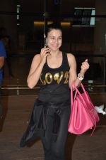 Ameesha Patel snapped at airport as she returns from Bangkok from a ad shoot in mumbai on 20th Aug 2014 (5)_53f5895c0c77c.JPG