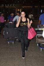 Ameesha Patel snapped at airport as she returns from Bangkok from a ad shoot in mumbai on 20th Aug 2014 (7)_53f5895ea5235.JPG