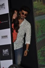 Deepika Padukone, Arjun Kapoor at Shake Your Bootiya Song Launch from the film Finding Fanny in Sheesha Sky Lounge on 21st Aug 2014  (45)_53f74f5529753.JPG