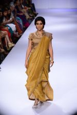 Konkona Sen Sharma walk the ramp for Alavila at Lakme Fashion Week Winter Festive 2014 Day 3 on 21st Aug 2014 (247)_53f73ed5d0e19.JPG