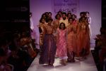 Model walk the ramp for Krishna Mehta at Lakme Fashion Week Winter Festive 2014 Day 3 on 21st Aug 2014 (241)_53f74120106c0.JPG