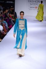 Model walk the ramp for Purvi Doshi at Lakme Fashion Week Winter Festive 2014 Day 3 on 21st Aug 2014 (12)_53f740dfde43a.JPG