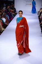 Model walk the ramp for Purvi Doshi at Lakme Fashion Week Winter Festive 2014 Day 3 on 21st Aug 2014 (20)_53f740ec373f5.JPG
