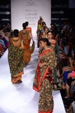 Model walk the ramp for Sashikant Naidu at Lakme Fashion Week Winter Festive 2014 Day 3 on 21st Aug 2014 (132)_53f7421aa6b28.JPG
