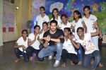 Sidharth Malhotra interact with kids of Ashray NGO and Abu Jani, Sandeep Kosla charity in Bandra, Mumbai on 23rd Aug 2014 (26)_53f9da34d15a5.JPG