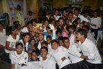 Sidharth Malhotra interact with kids of Ashray NGO and Abu Jani, Sandeep Kosla charity in Bandra, Mumbai on 23rd Aug 2014 (60)_53f9da4cbc39f.JPG