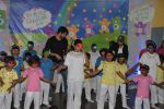 Varun Dhawan, Sidharth Malhotra interact with kids of Ashray NGO and Abu Jani, Sandeep Kosla charity in Bandra, Mumbai on 23rd Aug 2014 (31)_53f9dc63dd0f2.JPG