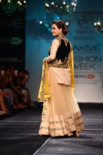 Dia Mirza walk the ramp for Vikram Phadnis at LFW 2014 Day 5 on 23rd Aug 2014 (543)_53fafc5b1e441.JPG
