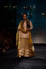 Dia Mirza walk the ramp for Vikram Phadnis at LFW 2014 Day 5 on 23rd Aug 2014 (544)_53fafc5c2b99f.JPG
