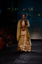 Dia Mirza walk the ramp for Vikram Phadnis at LFW 2014 Day 5 on 23rd Aug 2014 (545)_53fafc5d4ef99.JPG