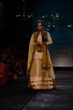 Dia Mirza walk the ramp for Vikram Phadnis at LFW 2014 Day 5 on 23rd Aug 2014 (546)_53fafc5e69fb1.JPG
