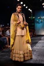 Dia Mirza walk the ramp for Vikram Phadnis at LFW 2014 Day 5 on 23rd Aug 2014 (552)_53fafc6563f2c.JPG