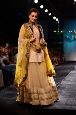 Dia Mirza walk the ramp for Vikram Phadnis at LFW 2014 Day 5 on 23rd Aug 2014 (553)_53fafc66932a6.JPG