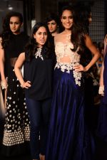 Lisa Haydon walk the ramp for Riddhi Mehra at LFW 2014 Day 6 on 24th Aug 2014 (379)_53fb1208bbb0e.JPG